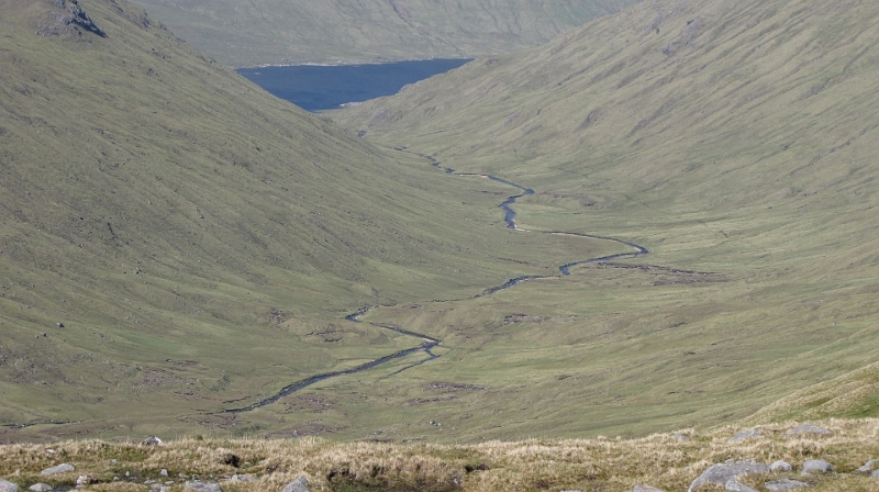 IMG_0853.JPG - Blick vom Sattel ins Gleann a' Choilich und Loch Mullardoch