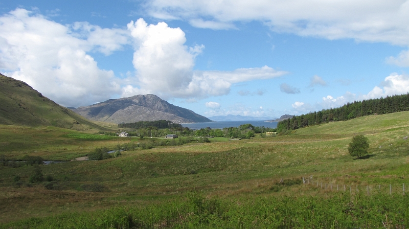 IMG_0384.JPG - Blick nach Inverie mit Küstenlinie bei Mallaig im Hintergrund